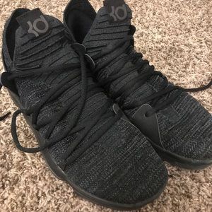 KD10s basketball shoes